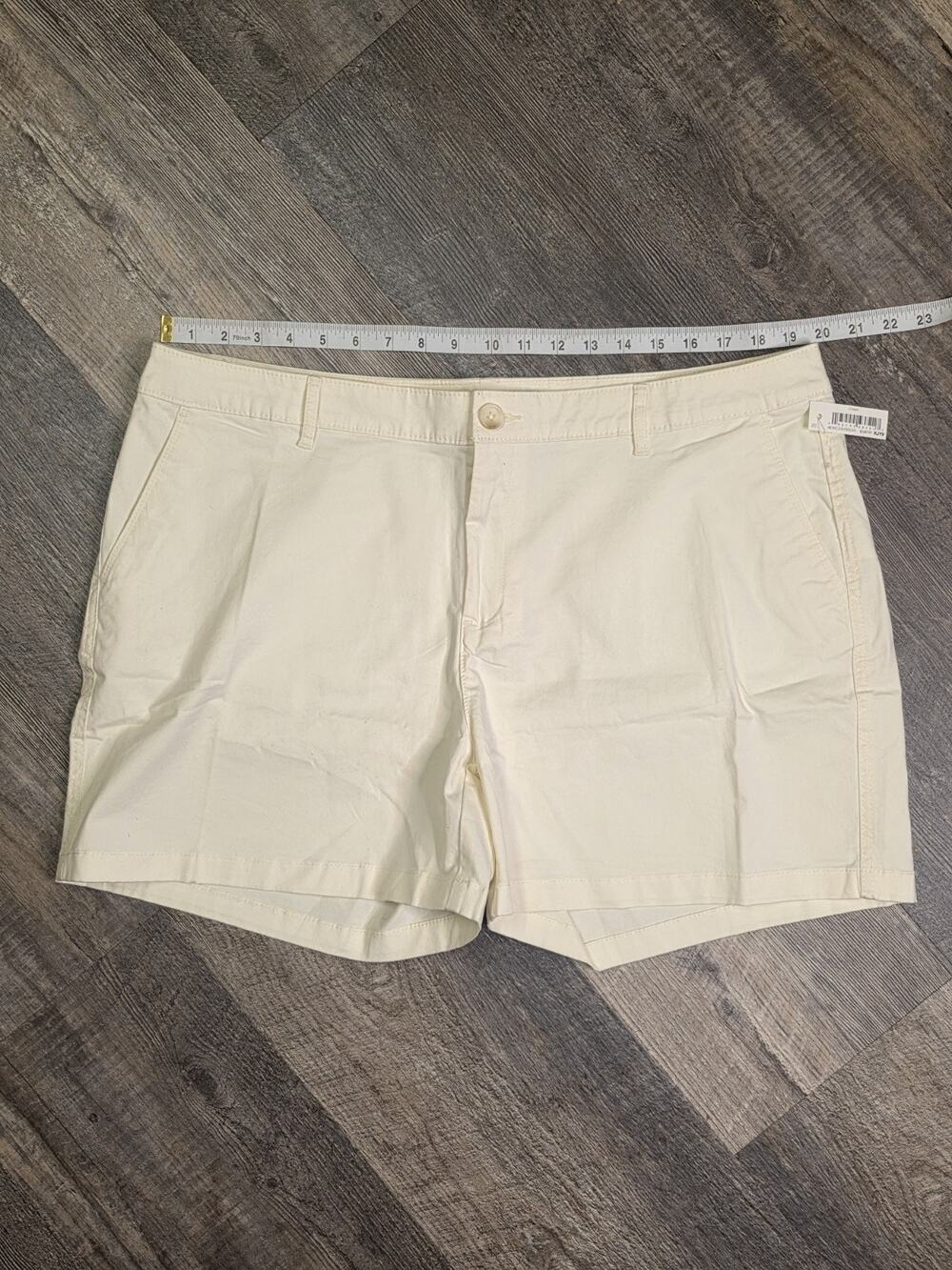 Amazon Essentials Women's Chino Shorts Size 20 Eggshell Cream NWT